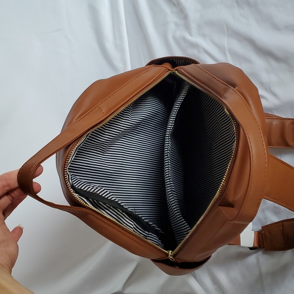 NWT Faux Leather backpack - Picture 3 of 4